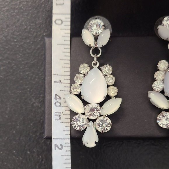 EUC Premier Designs Jewelry DREAMY Crystals/Acrylic Dangle Pierced Earrings - Picture 5 of 6